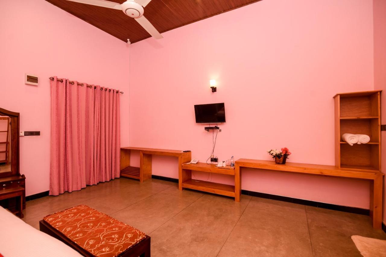 Man Mountain Villa Matale Buitenkant foto